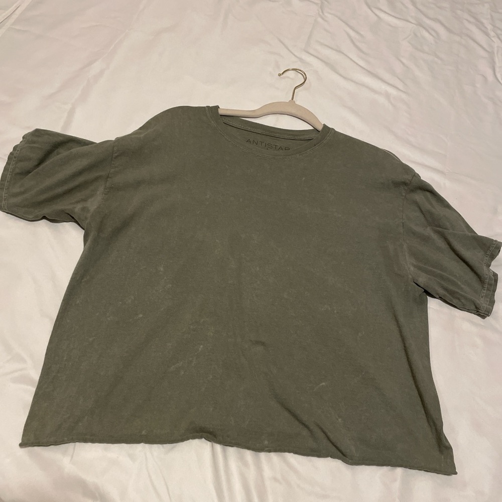 Olive green tshirt 💗